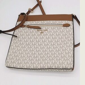 Michael Kors Jet Set Charm Small Flat Fil Crossbody Bag – Vanilla/Acorn, MK Logo